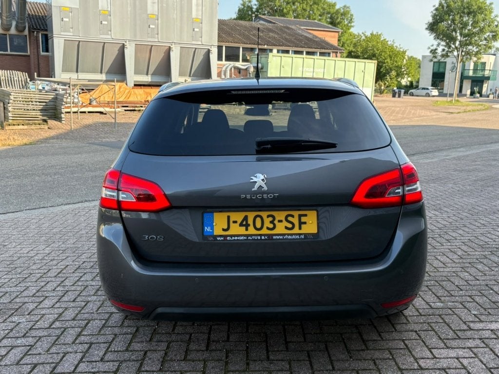 Foto 9 van Peugeot 308 1.2 Allure Distributie V.V. Xenon Sensoren Velge