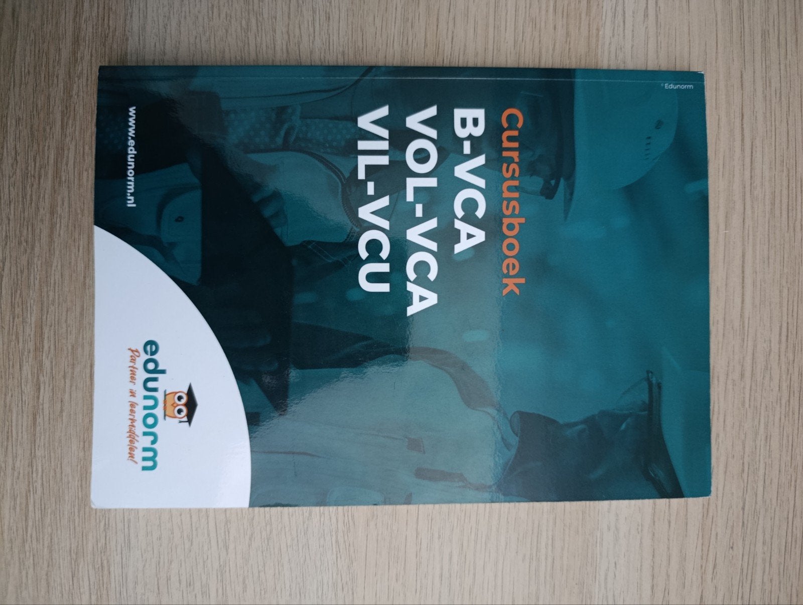 Cursusboek B-VCA VOL-VCA VIL-VCU Edunorm, Ophalen, Zo goed als nieuw, Edunorm, Beta