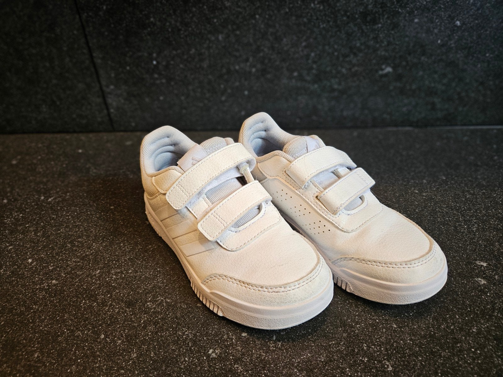 Witte Adidas sneakers maat 33., Ophalen, Adidas, Gebruikt, Jongen of Meisje