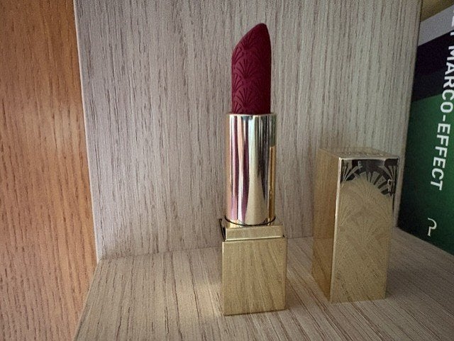 Estee Lauder Lipstick Red Velvet EC3, Lippen, Nieuw, Ophalen of Verzenden, Make-up