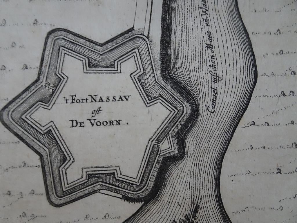 Gravure plattegrond Fort Nassau de Voorn N. van Geelkercken, Antiek en Kunst, Verzenden, Cartografie, 1600 - 1699, Gravure
