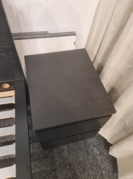 Foto 7 van Malm bed 180x200 + lattenbodem en 2 nachtkastjes + Leveren!