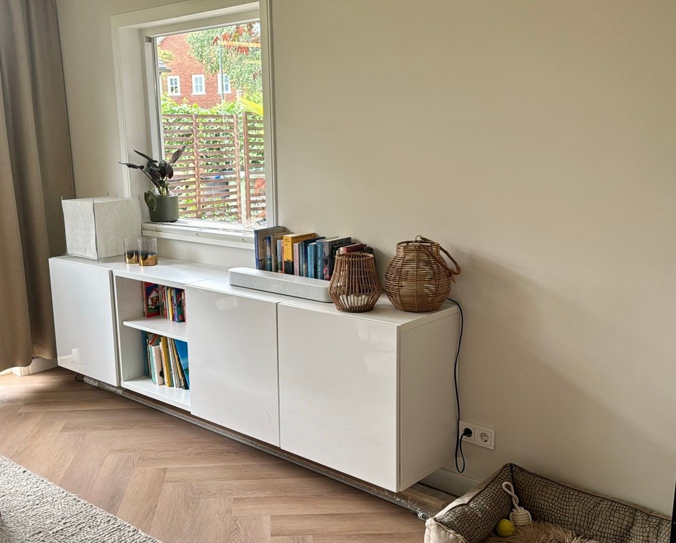 Ikea Besta kastjes - 4 stuks, waarvan 1 zonder deur, Ophalen, Kunststof, Gebruikt, 150 tot 200 cm