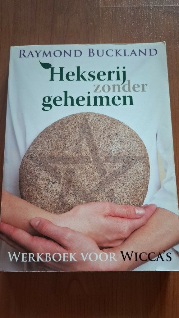 hekserij zonder geheimen werk boek, Boeken, Ophalen of Verzenden, Zo goed als nieuw, Spiritualiteit algemeen, Instructieboek