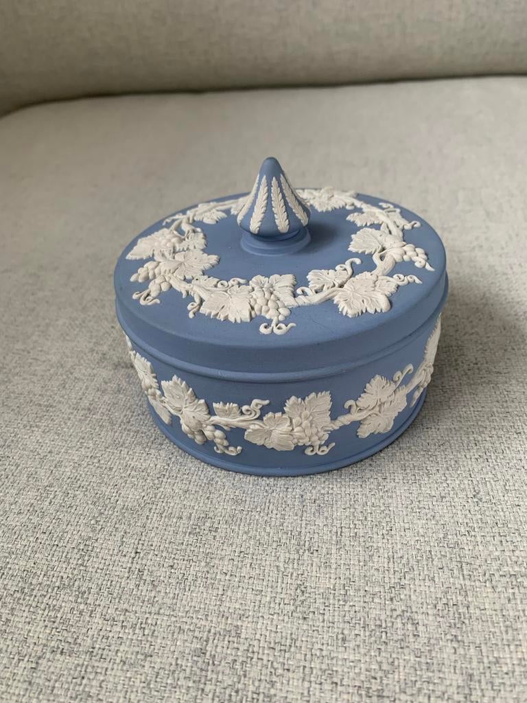 Wedgwood Jasperware Doosje - Druivenranken - Blauw/Wit, Ophalen of Verzenden