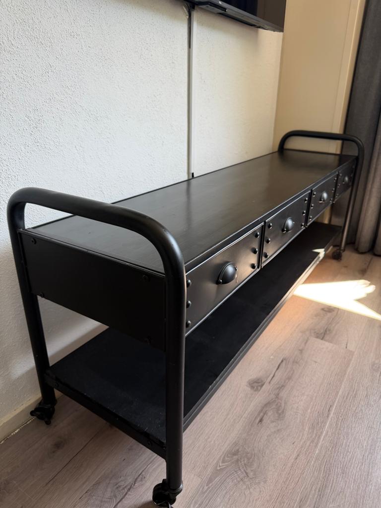 Zwart metalen tv meubel, Huis en Inrichting, Kasten | Televisiemeubels, Ophalen, Zo goed als nieuw, 25 tot 50 cm, Minder dan 100 cm