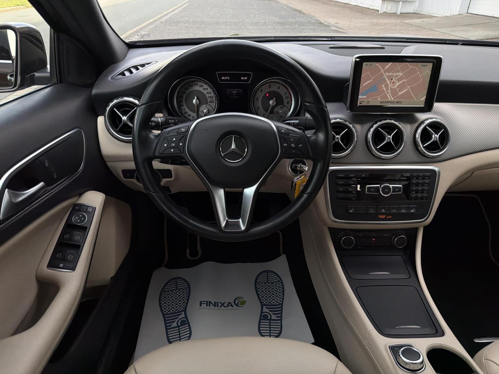 Mercedes GLA-klasse 200 Prestige - AUTOMAAT/NAVI/LEER/XENON, Auto's, Gebruikt, Euro 6, Bedrijf, 1335 kg
