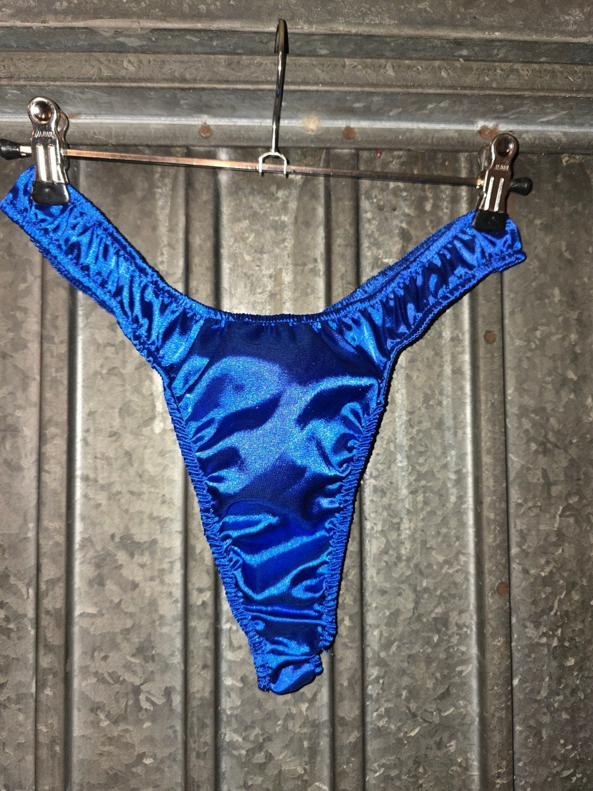 Blauwe satijnen string, Verzenden, Blauw