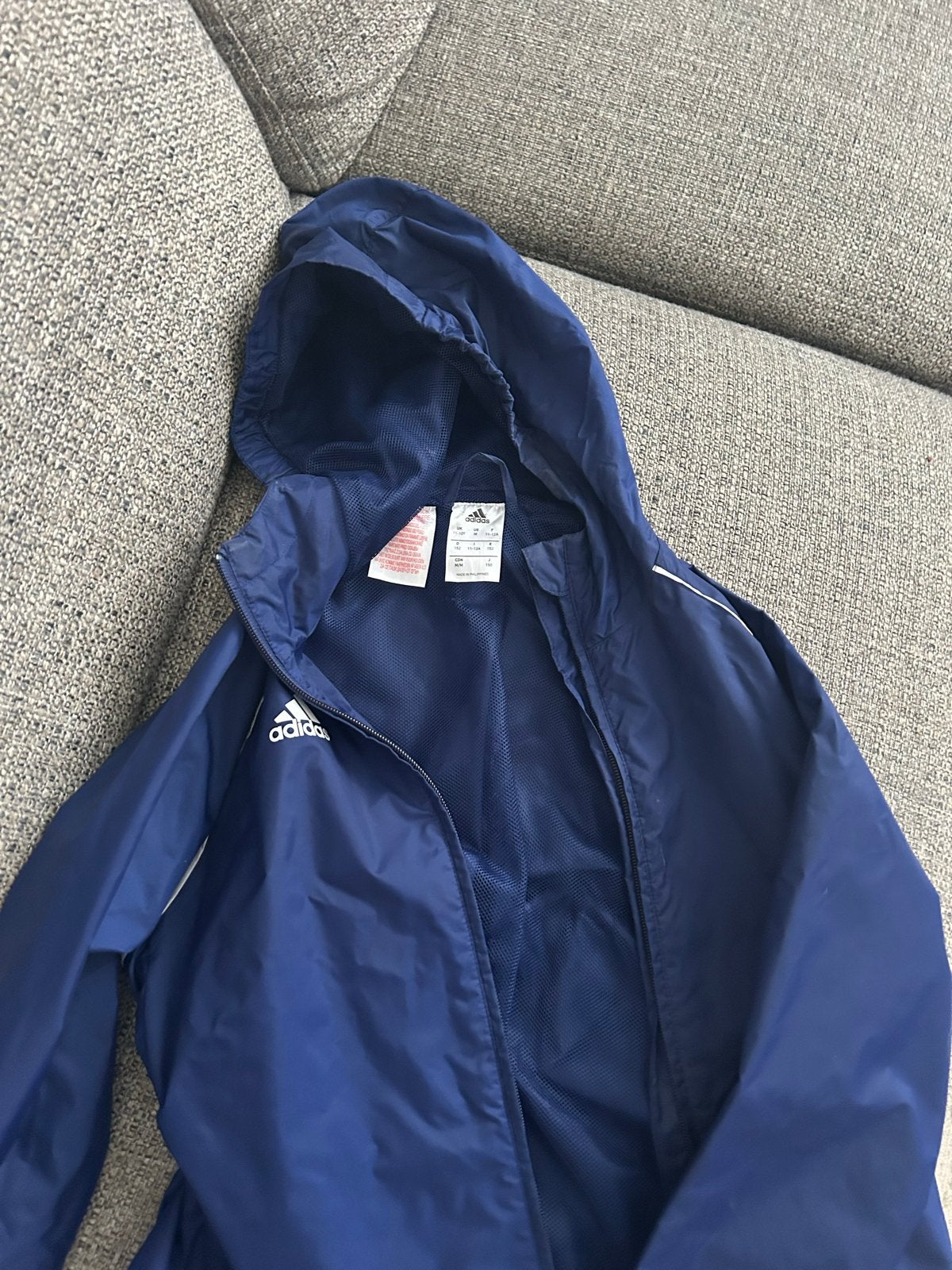 Adidas regenjas/windjack - Maat 152 (11-12 jaar), Kinderen en Baby's, Kinderkleding | Maat 152, Ophalen, Zo goed als nieuw