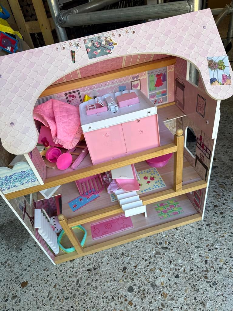 Groot houten poppenhuis met accessoires, Verzamelen, Ophalen of Verzenden, Gebruikt, Poppenhuis