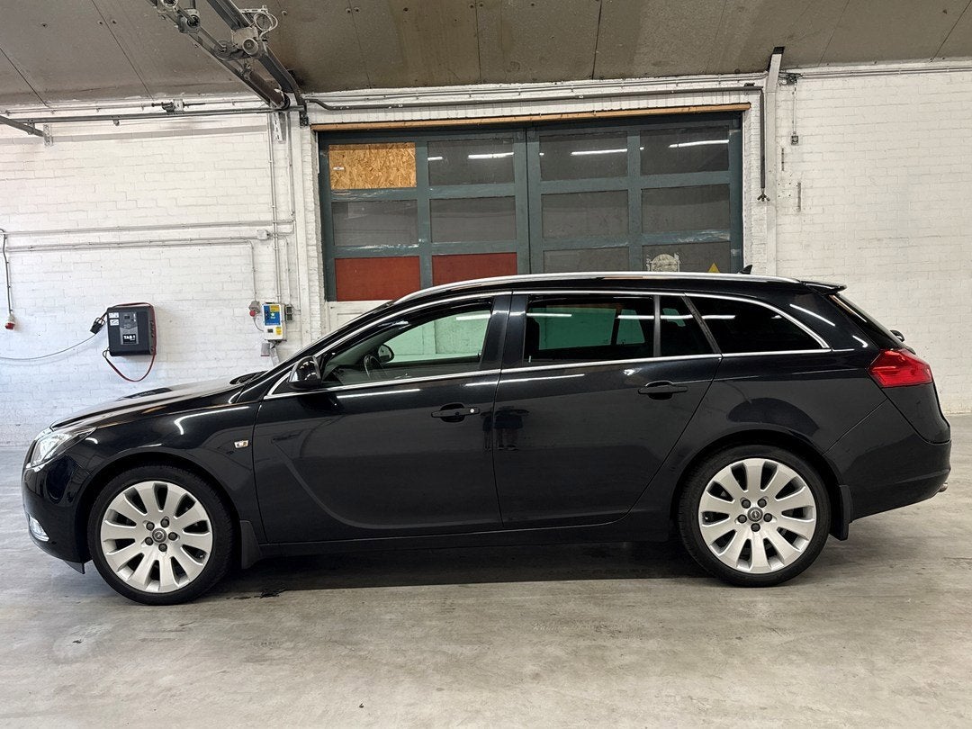 Opel Insignia Sports Tourer 2.0 T Sport 4x4 | Trekhaak | Cru, Auto's, Opel, Zwart, Zwart, Handgeschakeld, Vierwielaandrijving