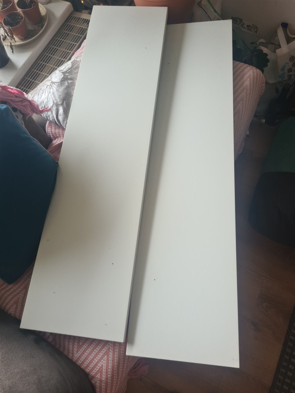 2 Nieuwe witte wandplanken met houten dragers, Huis en Inrichting, Woonaccessoires | Wandplanken en Boekenplanken, Ophalen of Verzenden