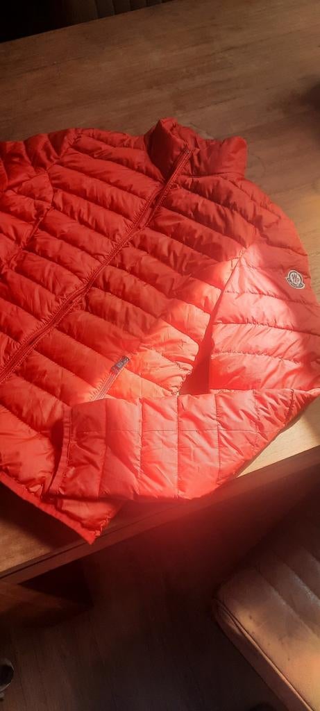 Moncler (tussen) jasje/jas maat S - Rood, Moncler, Ophalen of Verzenden, Zo goed als nieuw, Maat 36 (S)