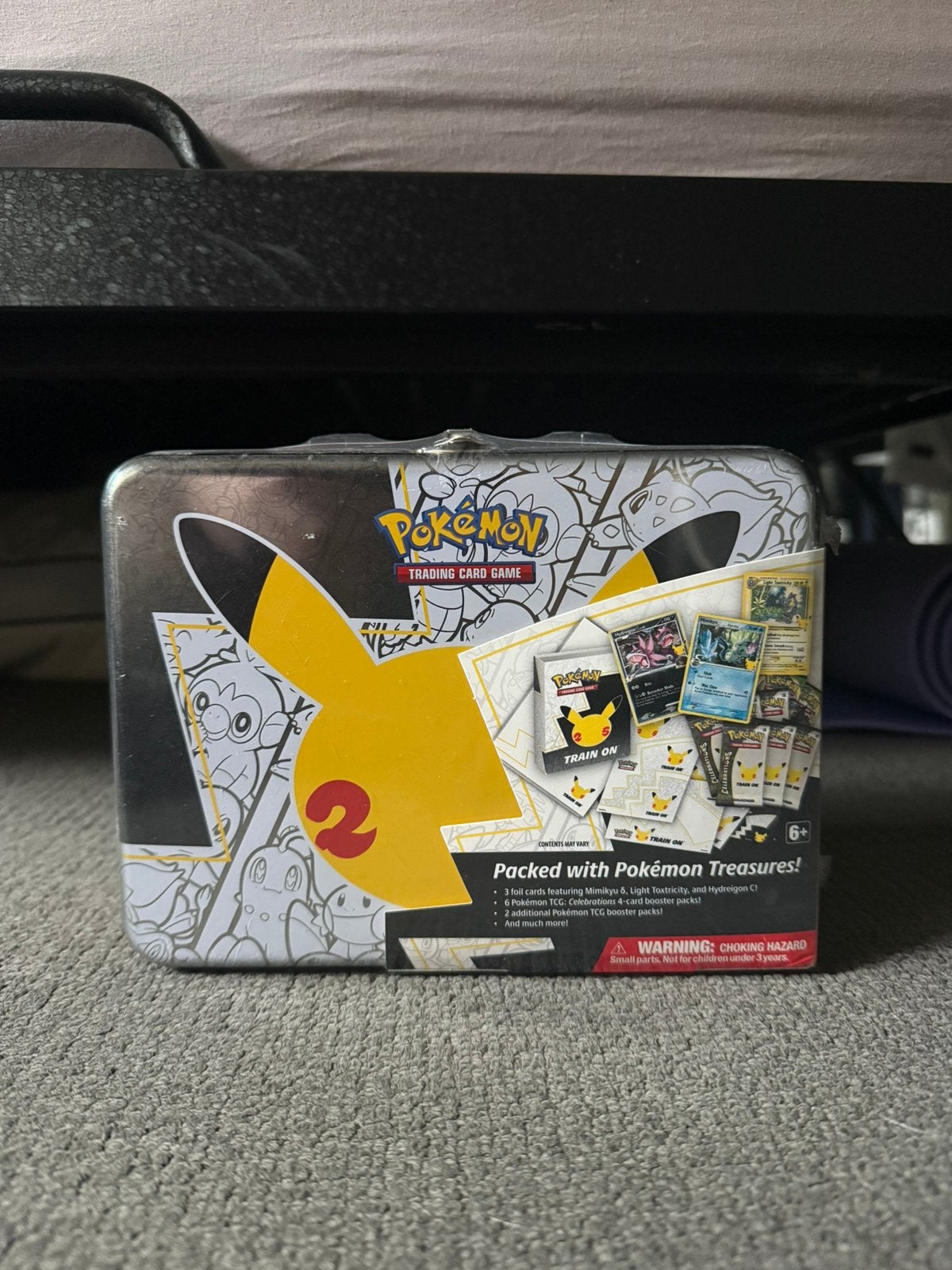 Pokemon Celebrations Collectors Chest, Ophalen of Verzenden, Nieuw, Overige typen, Foil