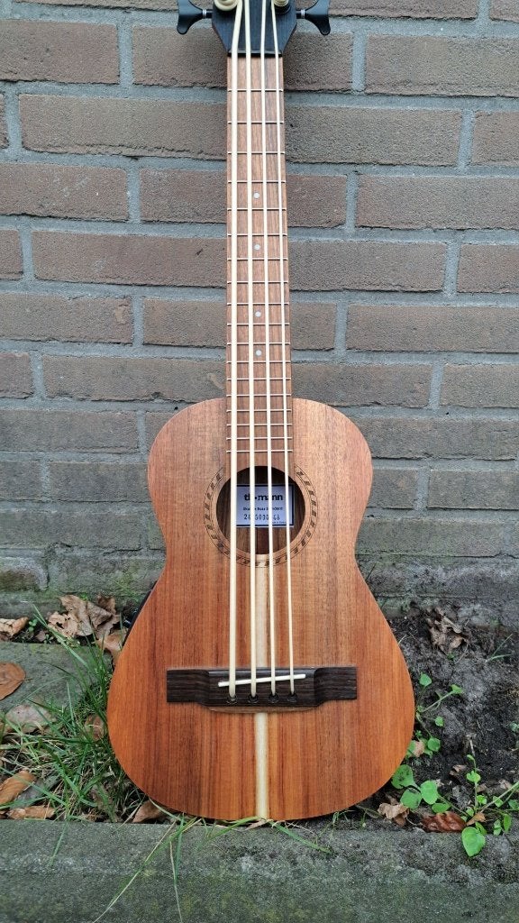 Ukelele bas, Ophalen, Zo goed als nieuw, Semi-akoestisch