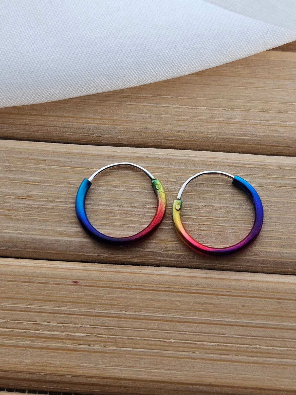sterling zilveren regenboog creolen oorringen, Nieuw, Ophalen of Verzenden, Roze, Knopjes of Stekers