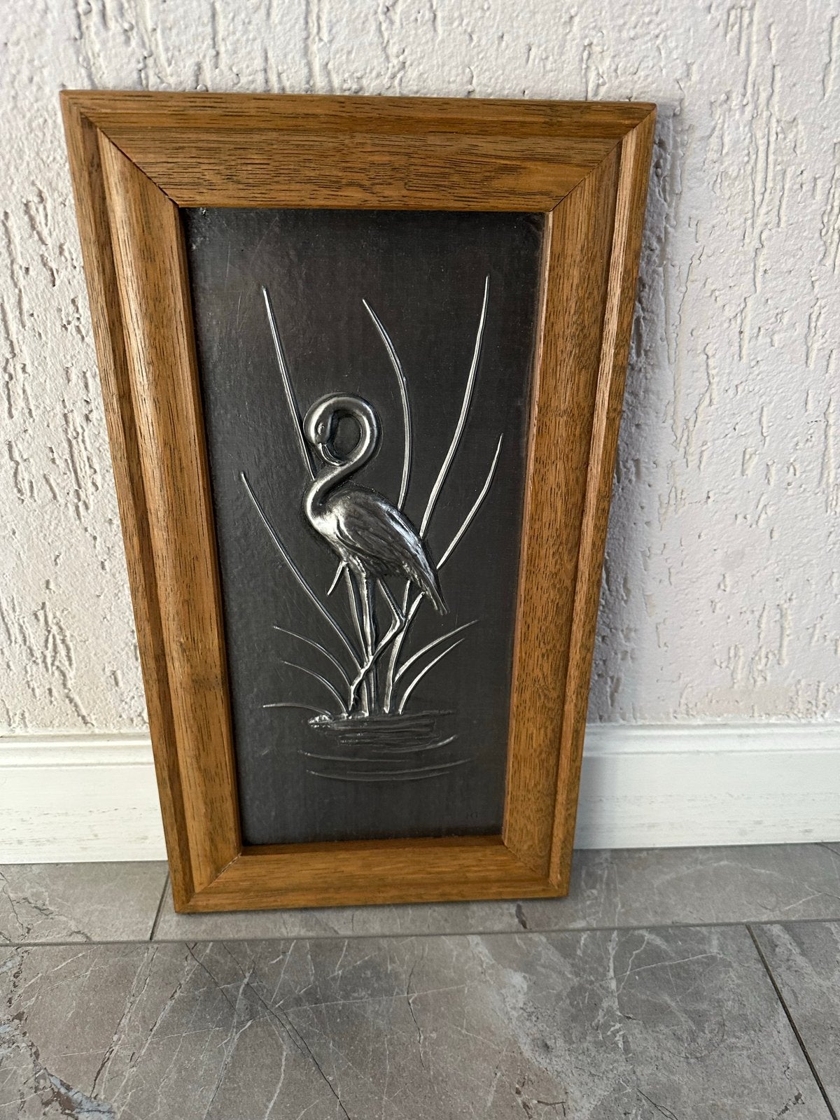Schilderij met houten lijst en kraanvogel relief, Dieren, Ophalen of Verzenden, Ingelijst, Vintage