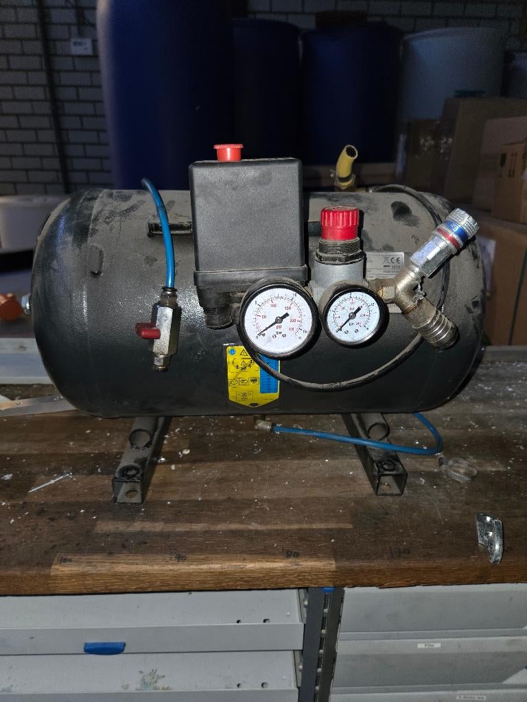 Compressor, Doe-het-zelf en Verbouw, Compressors, Ophalen, Gebruikt, 10 bar of meer, Minder dan 200 liter/min