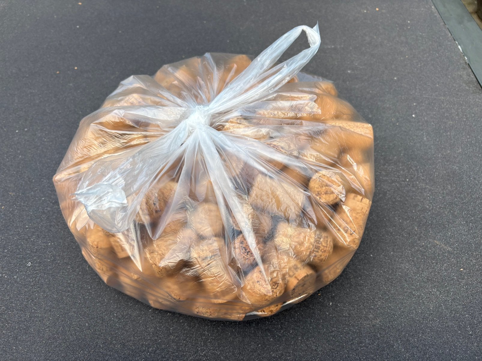 Te koop gebruikte wijnfles kurken en champagne kurken, Ophalen, Gebruikt, Overige materialen, Knutselmateriaal