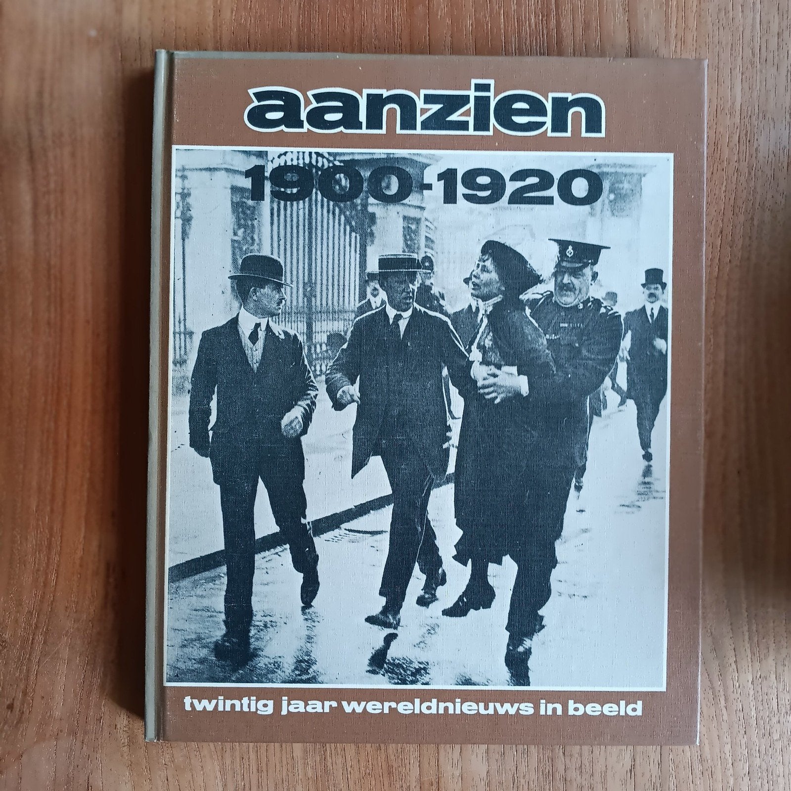 Het aanzien van 1900 tot 1950 en 1955 tot 1960, Ophalen of Verzenden, Gelezen