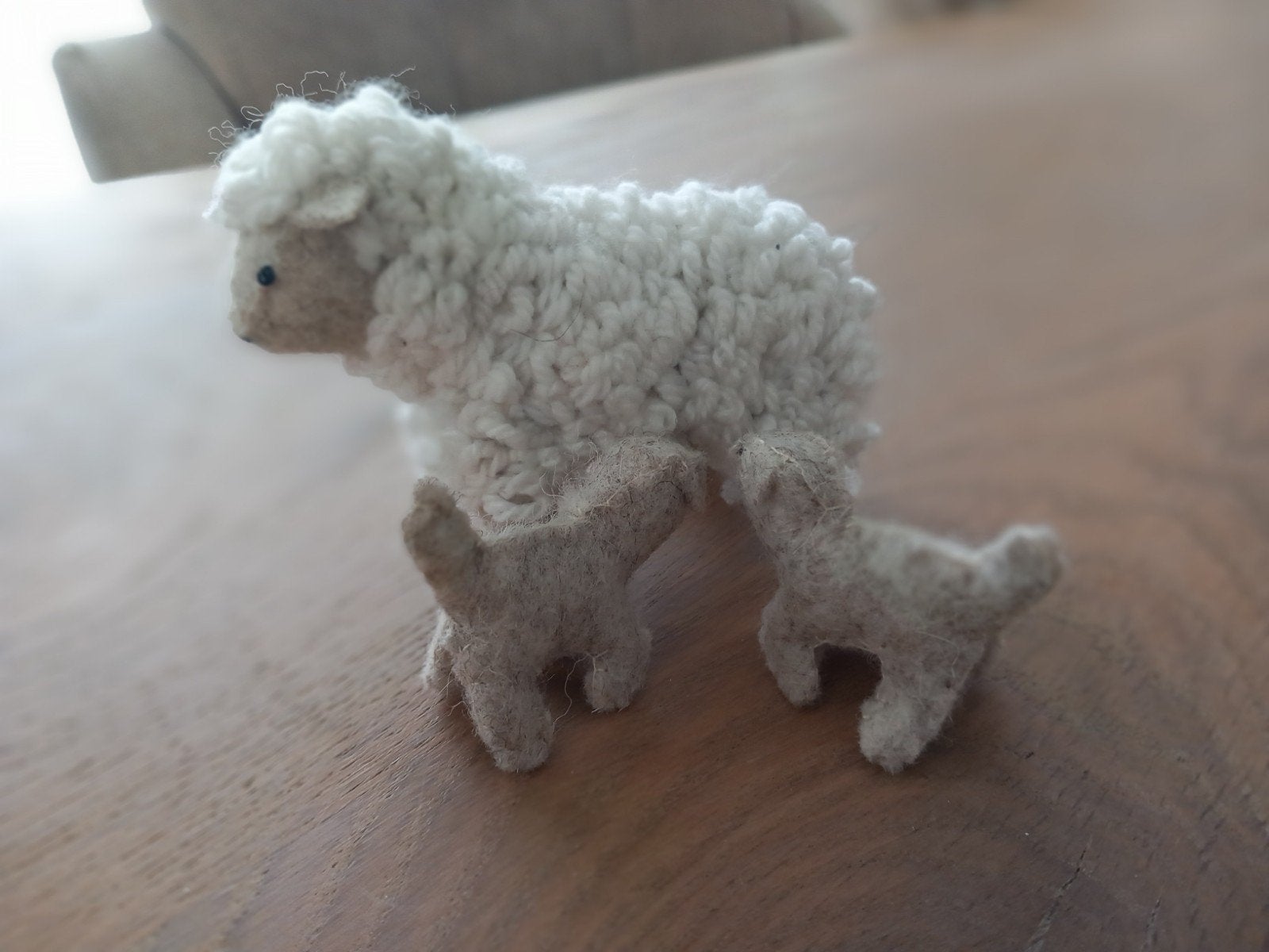 Schaap met 2 drinkende lammetjes vilt seizoenstafel, Ophalen of Verzenden, Nieuw
