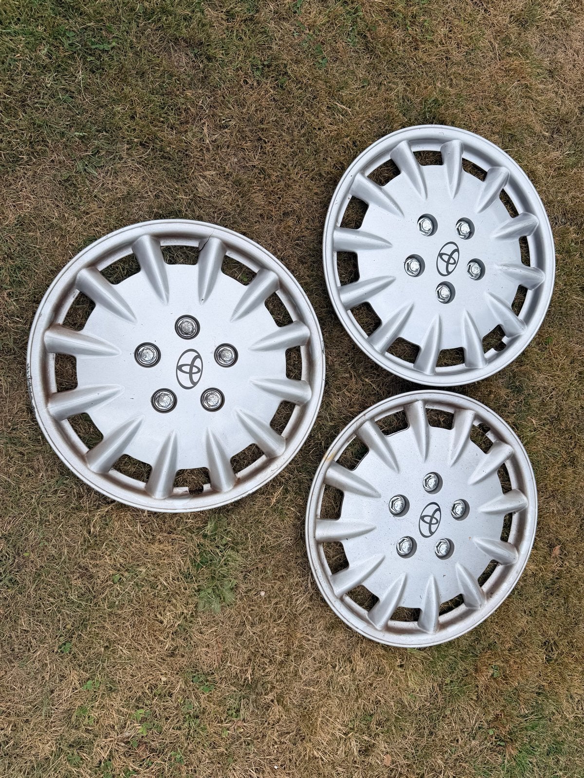 3 originele Toyota wieldoppen 15 inch, Auto diversen, Wieldoppen, Ophalen of Verzenden, Gebruikt