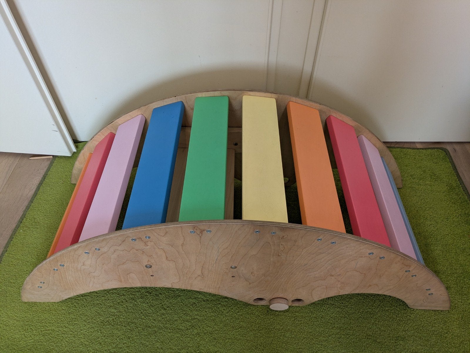 Regenboog houten klimboog / schommelstoel kinderen, Ophalen, Gebruikt