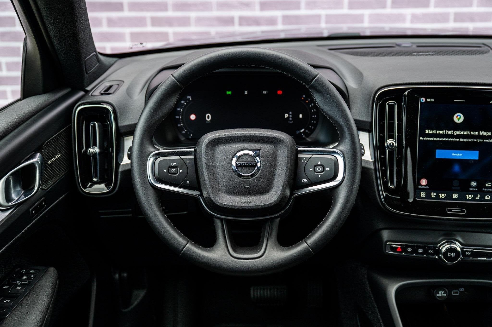 Volvo XC40 2.0 B4 Plus Dark | Trekhaak | Harman Kardon Audio, Auto's, Volvo, Gebruikt, Euro 6, 4 cilinders, Blauw
