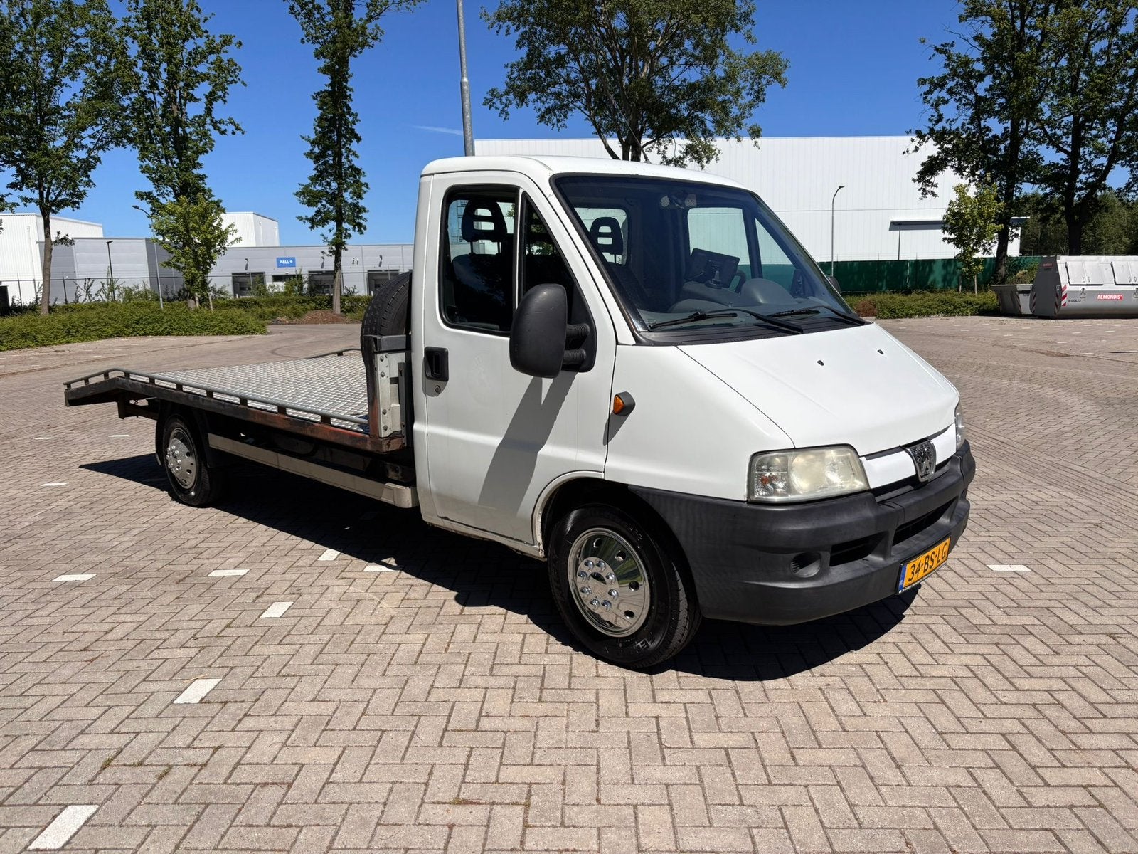 Autoambulance/Oprijwagen Te Huur Slechts €95,- Kilometervrij