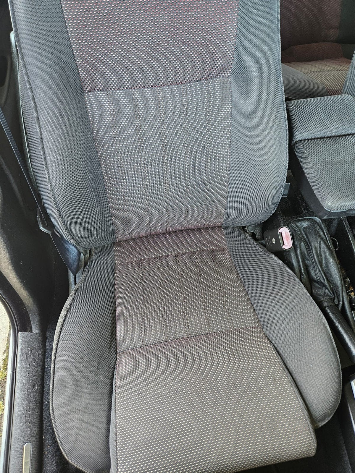Alfa Romeo 156 sedan interieur met airbags en hoofdsteunen, Ophalen