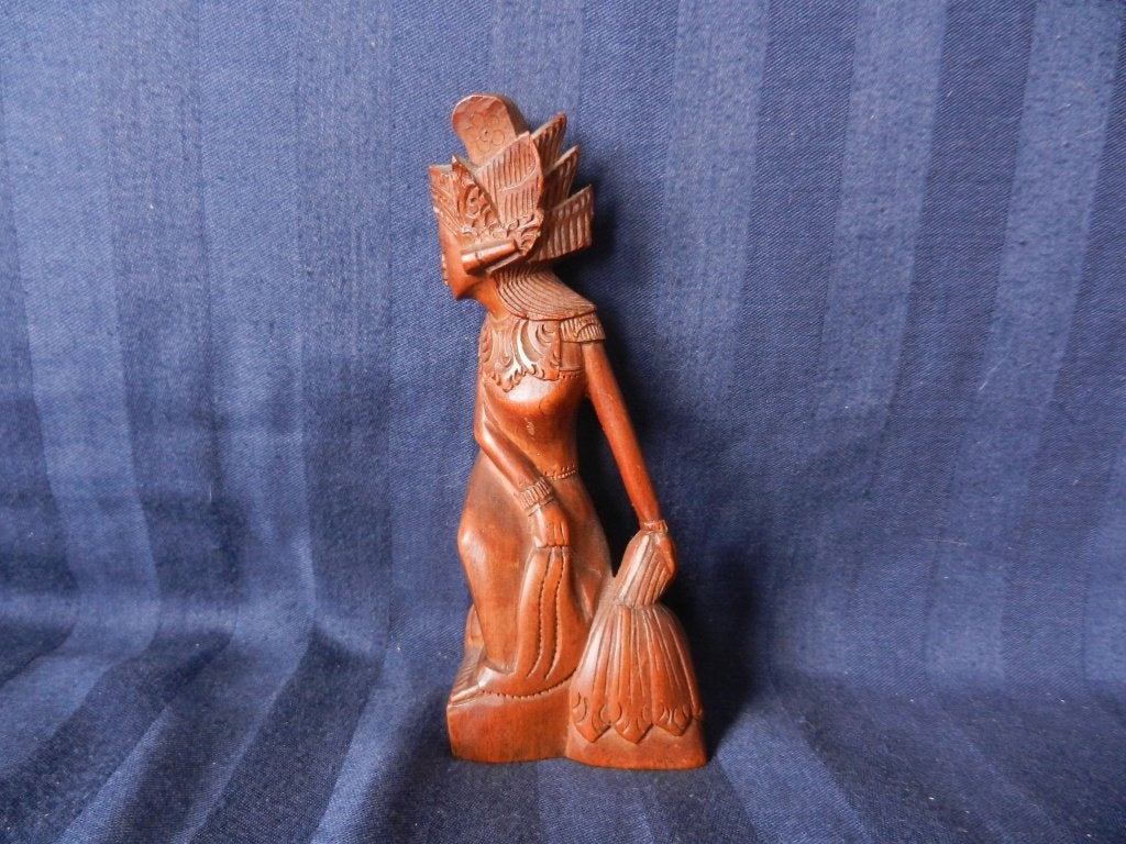 Klein en fijn houten snijwerk Danseres Bali Indonesie h 13,1, Minder dan 20 cm, Ophalen of Verzenden, Handgemaakt, Beeld
