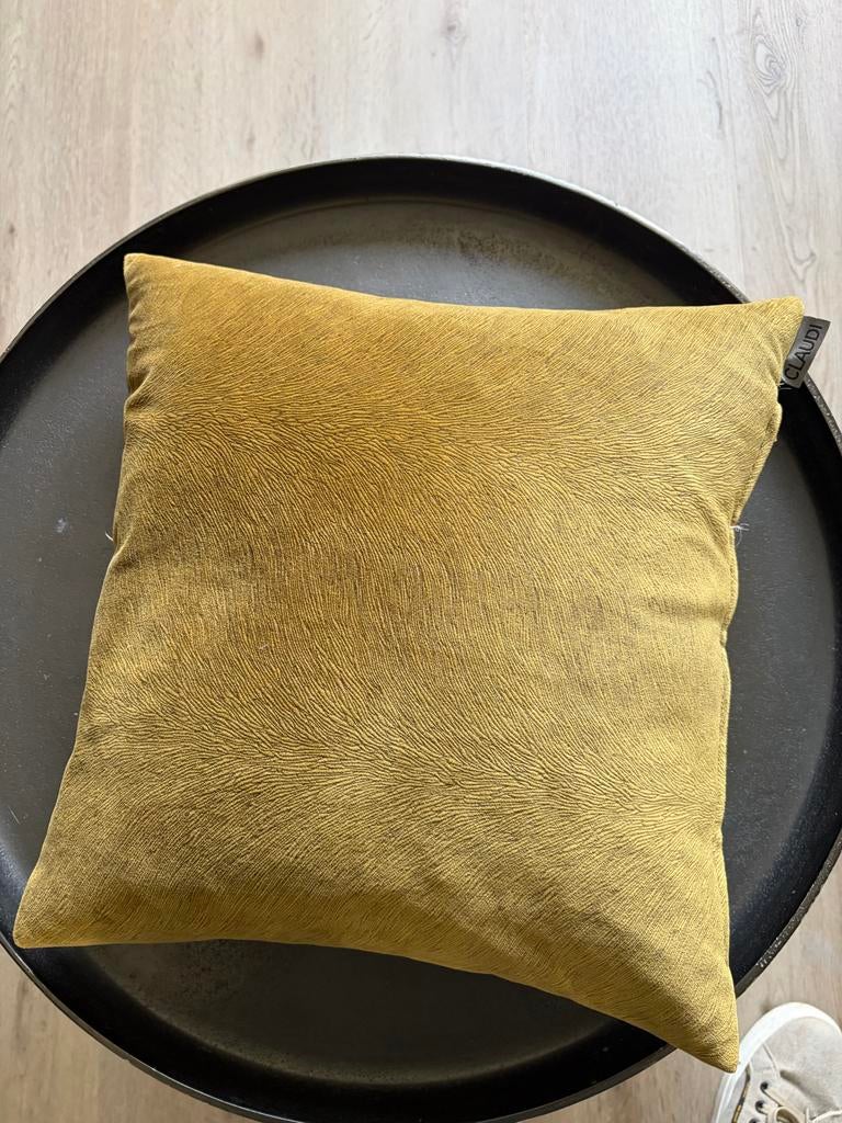 Claudi kussens zo goed als nieuw. Per stuk €20., Ophalen of Verzenden, Zo goed als nieuw, Geel, Vierkant