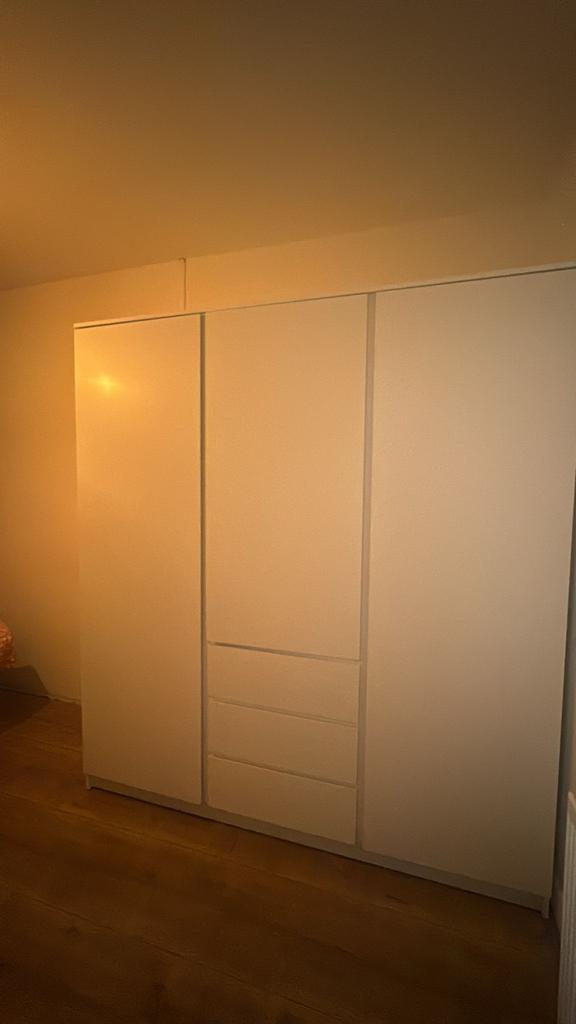 Witte JYSK kledingkast met lades en hangruimte, Ophalen, 200 cm of meer, 150 tot 200 cm, Zo goed als nieuw
