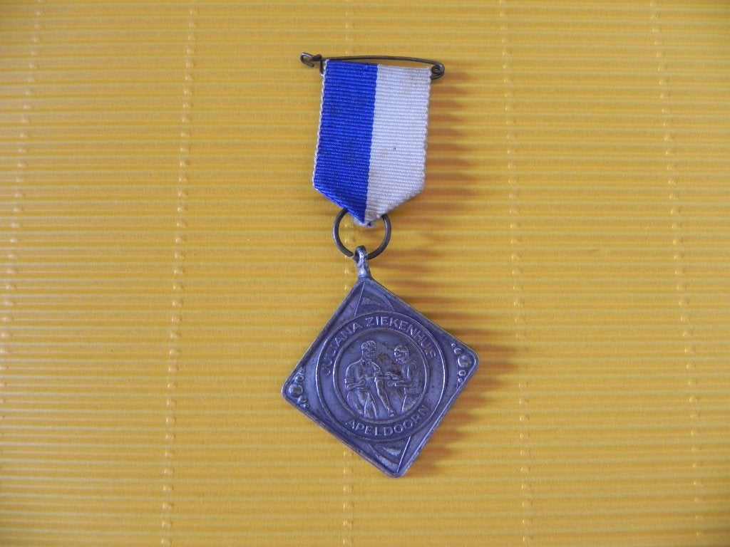 Medaille vm. Juliana Ziekenhuis Apeldoorn, Ophalen of Verzenden, Overige materialen, Nederland