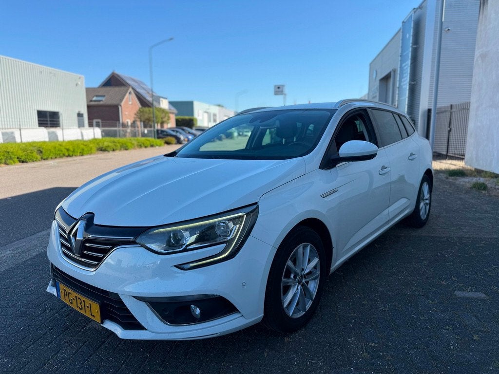 Renault Mégane Estate 1.5 dCi Eco2 BOSE (bj 2017) LED|NAVI|, Voorwielaandrijving, Gebruikt, Leder en Stof, Wit