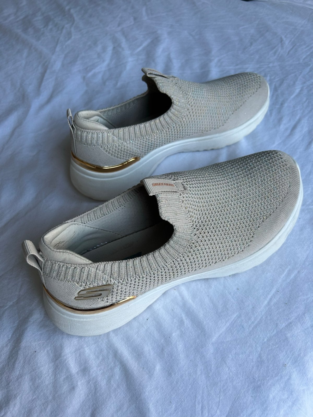 Skechers Instappers Dames Maat 38 Beige Zo Goed Als Nieuw, Ophalen of Verzenden, Zo goed als nieuw, Instappers, Beige