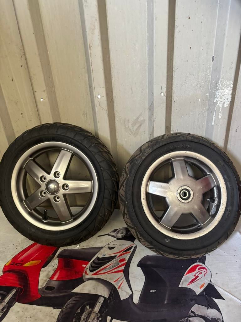 Vespa lx velgen set nette staat goeie banden, Ophalen of Verzenden