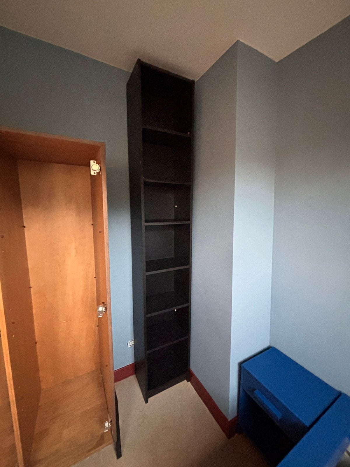 Gratis op te halen: billy smalle hoge kast, Huis en Inrichting, Kasten | Kledingkasten, Ophalen, Minder dan 50 cm, Gebruikt, 200 cm of meer