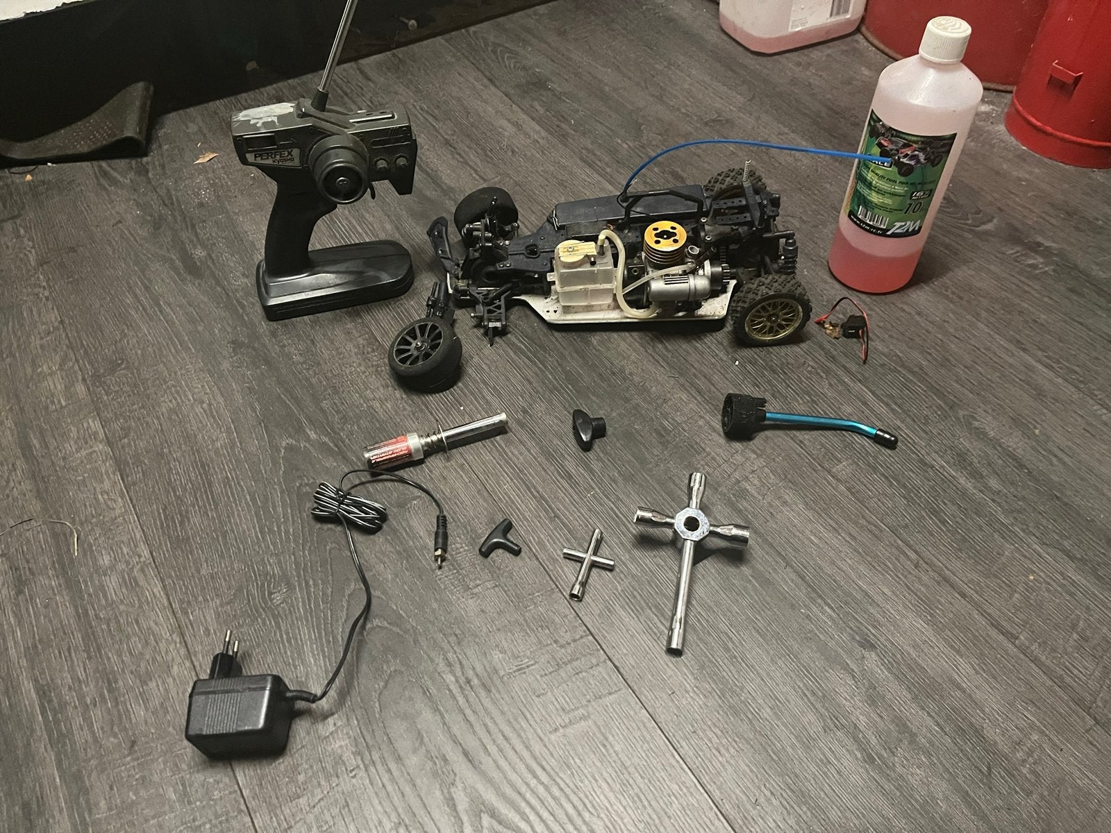 Kyosho GX12 Nitro Motor met defect frame - Onderdelen, Ophalen of Verzenden, Gebruikt, Auto, Overige merken