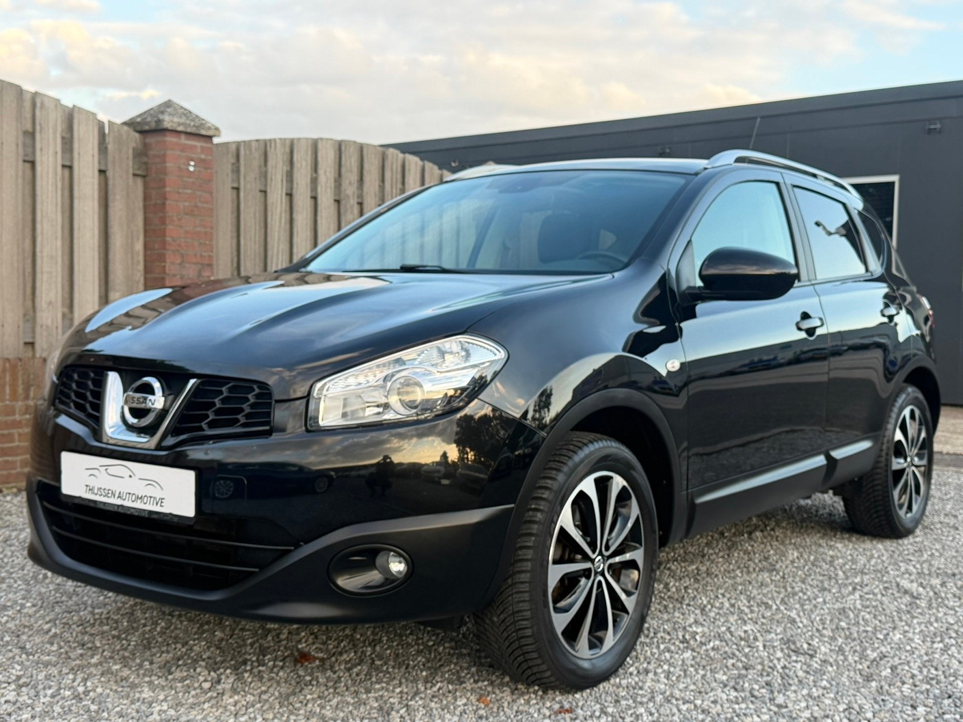 Nissan Qashqai 1.6 Connect Edition PANO HEMEl CLIMa TREKHAAK, Euro 5, Stof, Gebruikt, 4 cilinders