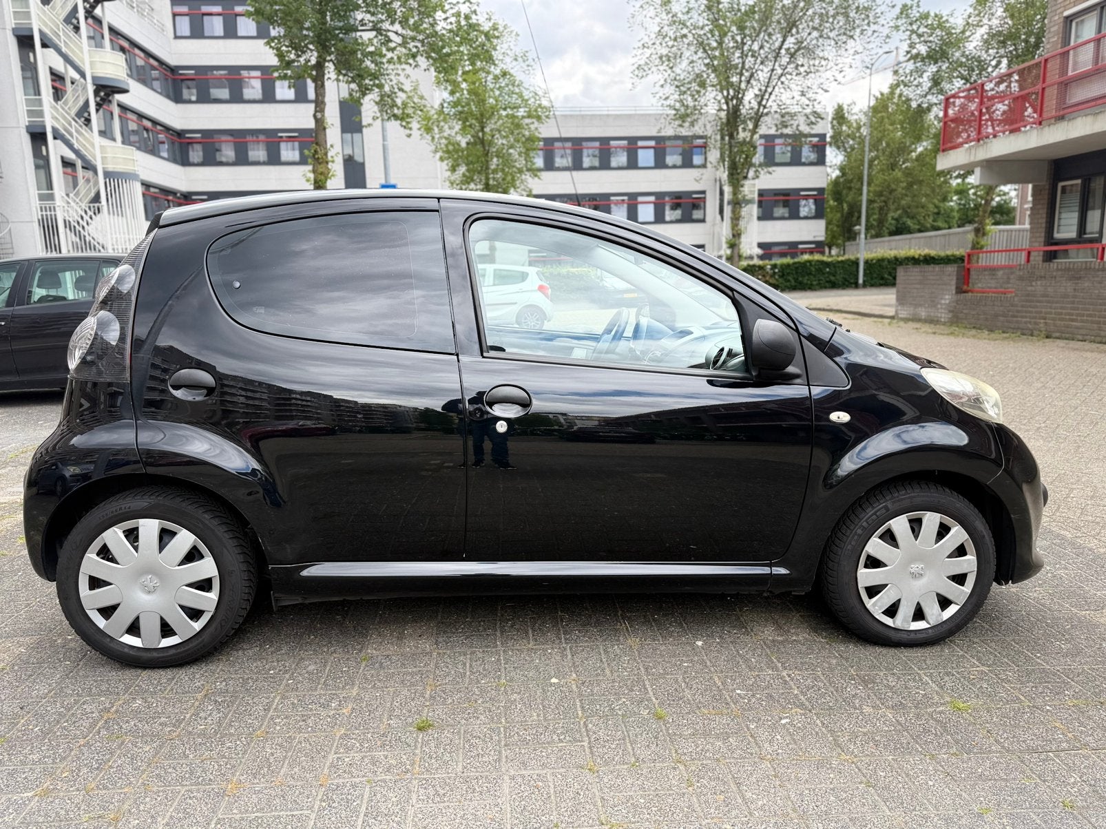Peugeot 107 1.0 12V 5DR 2007 Zwart Bi-Xenon, Auto's, Stof, 4 stoelen, Handgeschakeld, Grijs