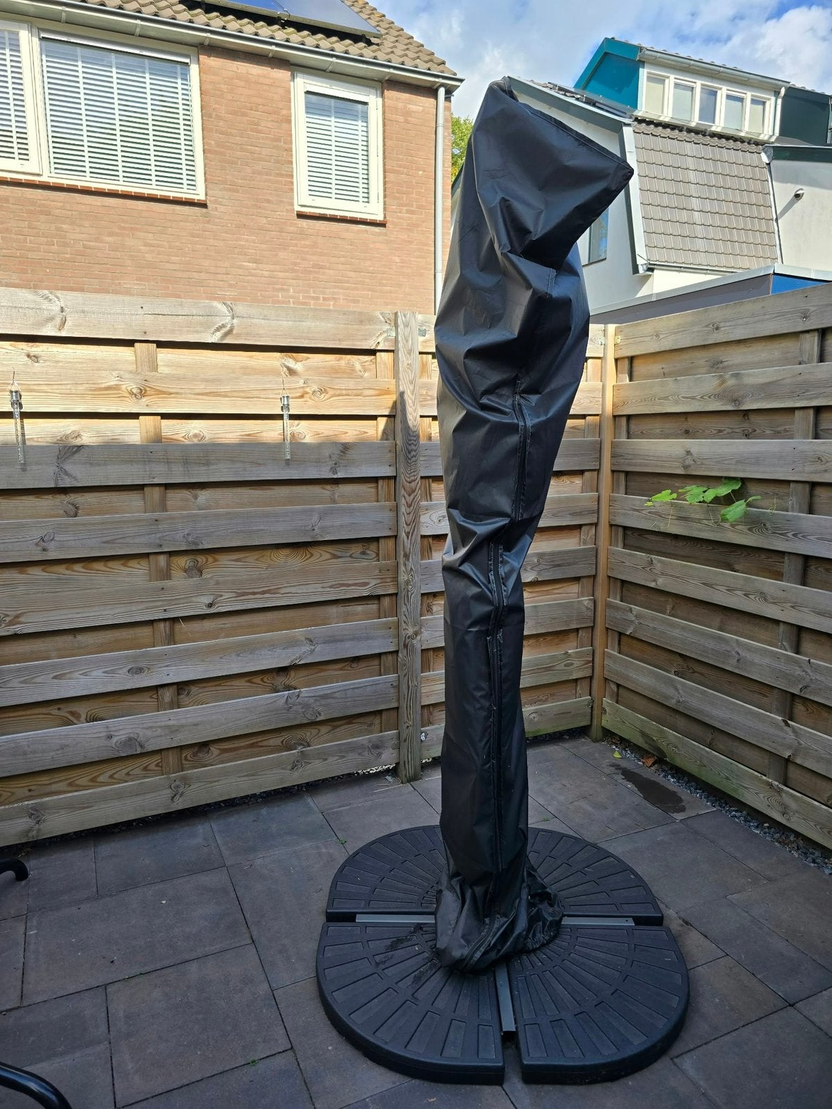 Parasol met hoes en voet tegels 4x, Tuin en Terras, Ophalen, Zo goed als nieuw, Zweefparasol