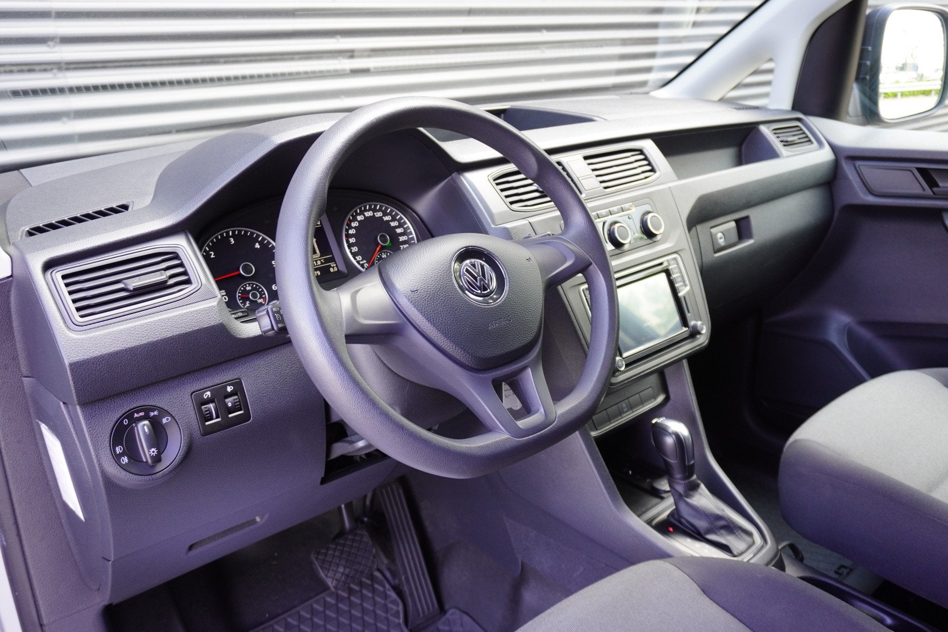 Volkswagen Caddy 102pk Automaat Navigatie Trekhaak Imperiaal, Auto's, Gebruikt, Euro 6, 4 cilinders, 700 kg