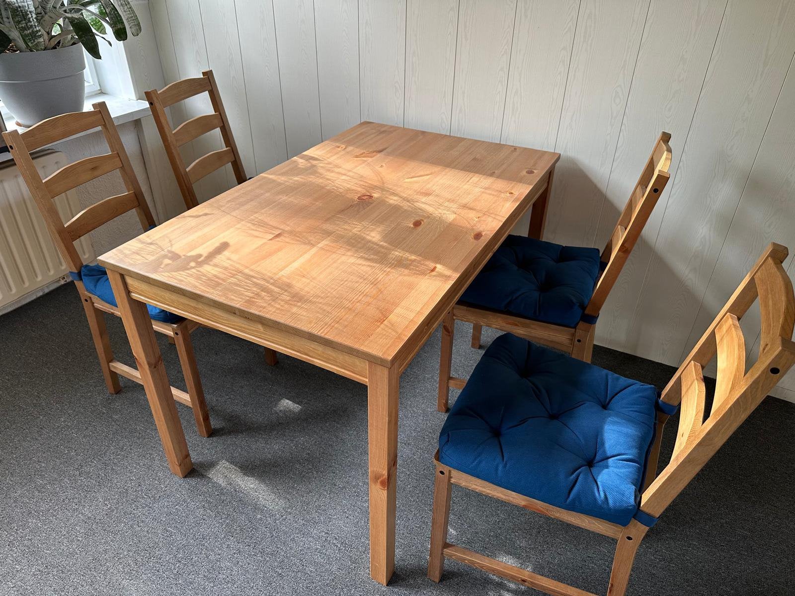 IKEA Jokkmokk Tafel met 4 stoelen, Ophalen, Zo goed als nieuw, 4 tot 6 stoelen