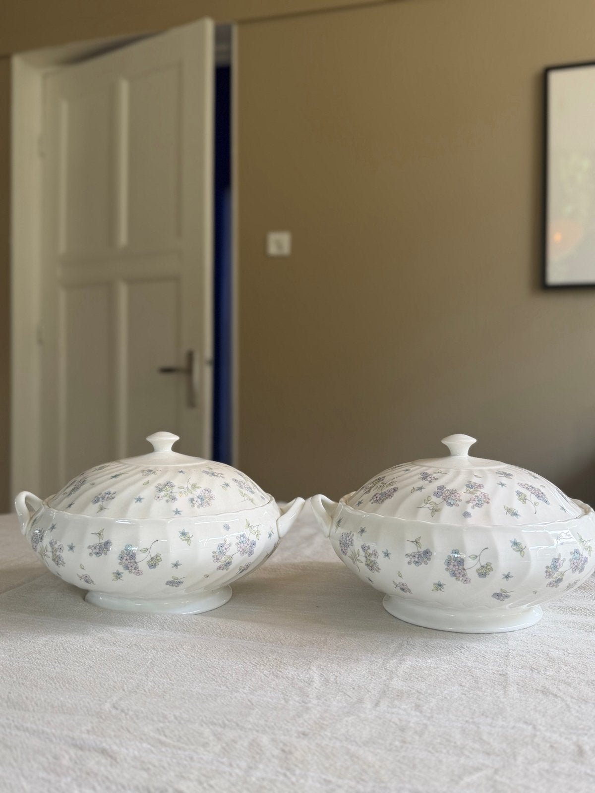 Wedgwood April Flowers servies: 2 serveerschalen met deksel, Ophalen of Verzenden, Wedgwood, Porselein, Schaal of Schalen