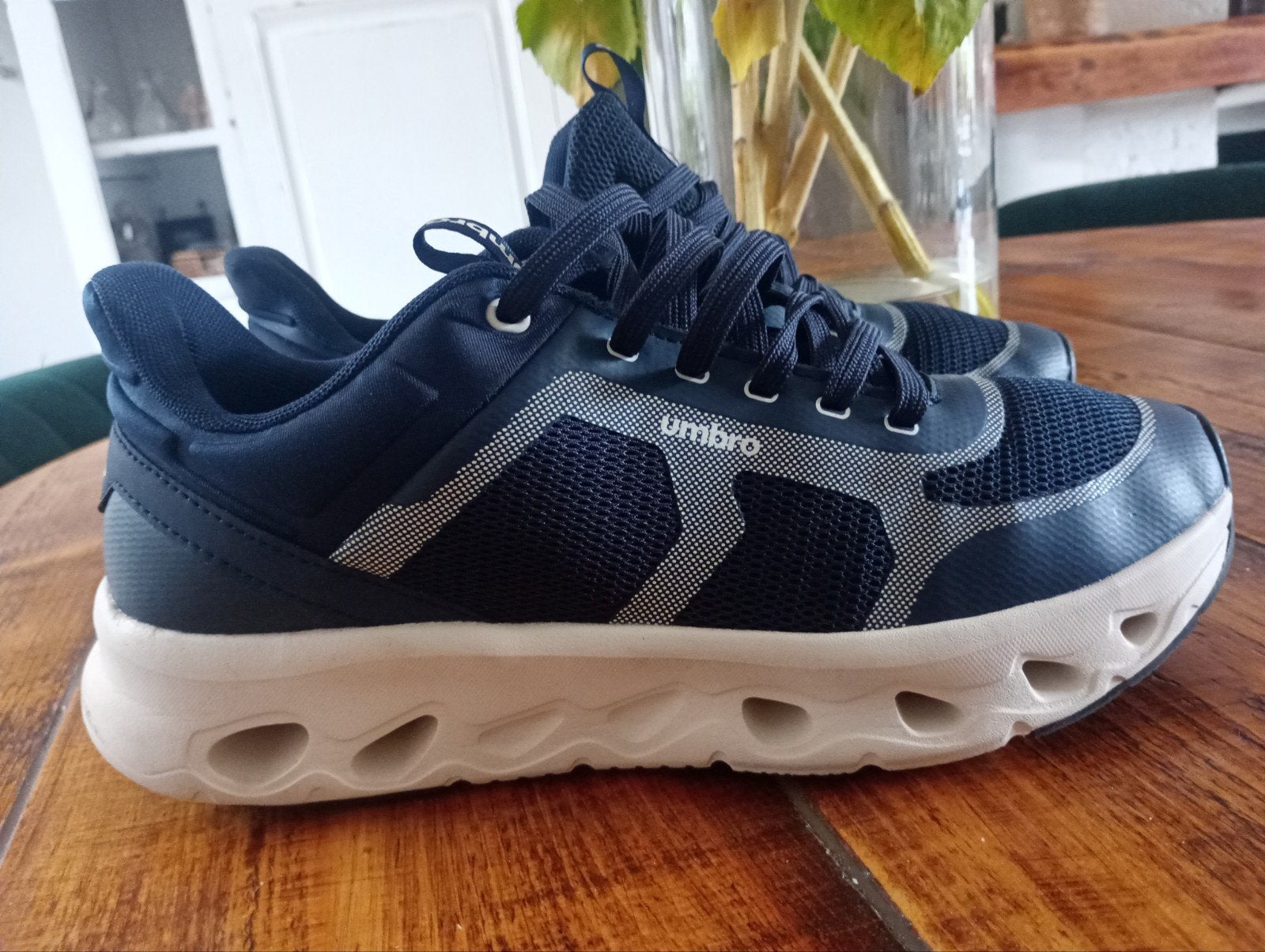 Sportschoenen maat 44 hardloopschoenen umbro schoenen, Ophalen of Verzenden, Zo goed als nieuw, Hardloopschoenen, Overige merken