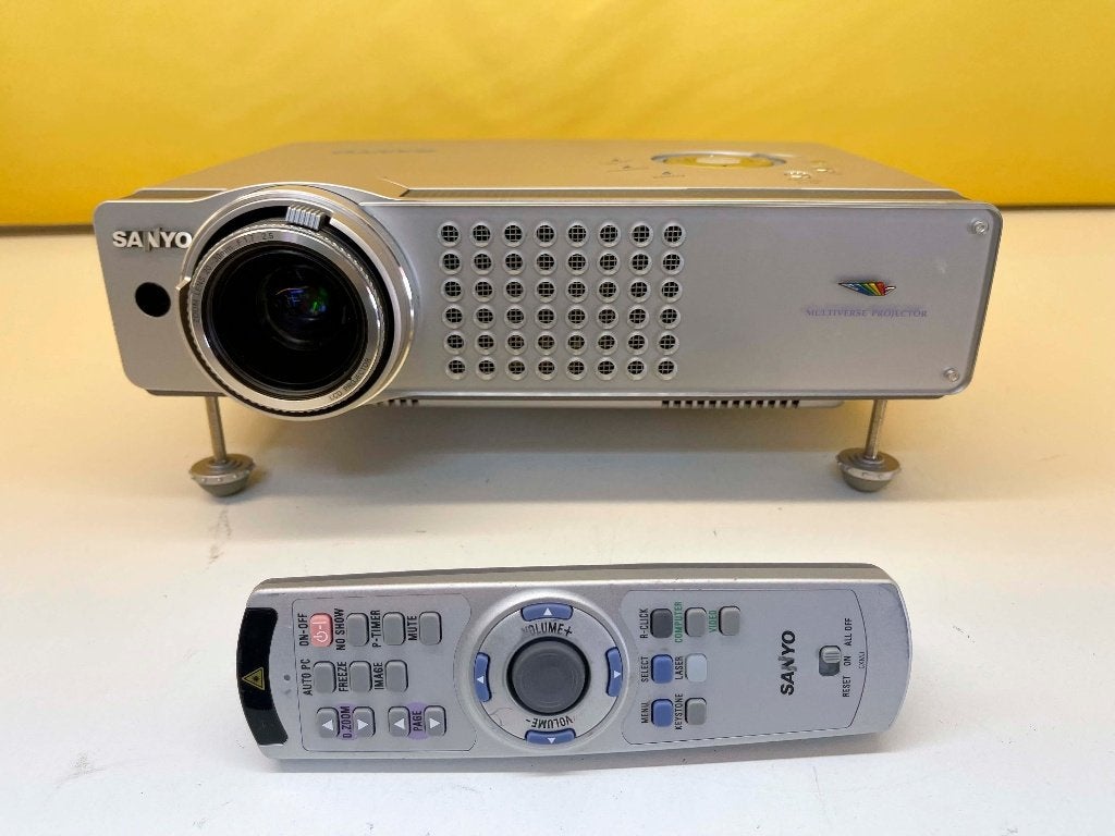 SANYO PLC-XL20 LCD PROJECTOR (werk perfect)+afstandbediening, N, Ophalen of Verzenden, Sanyo, LCD