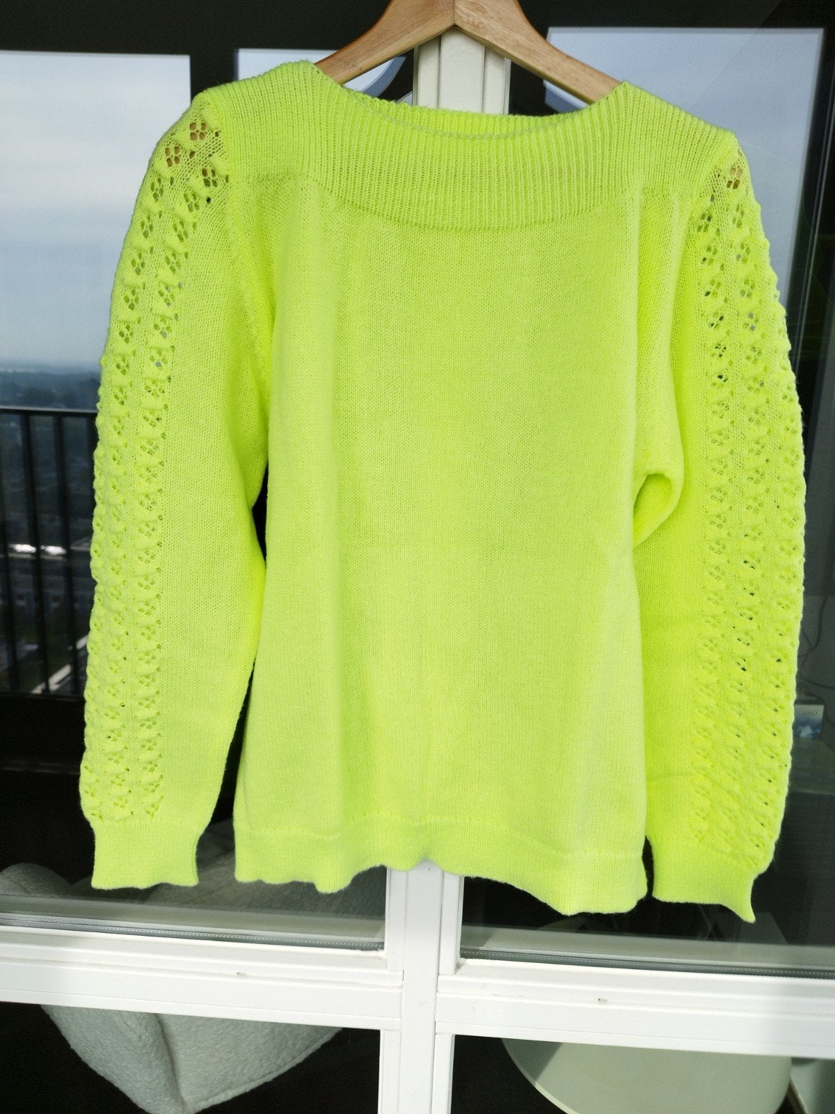 Een hele mooie NEON Trui, heel aparte mouw., Ophalen of Verzenden, Nieuw, Maat 42/44 (L), Roze