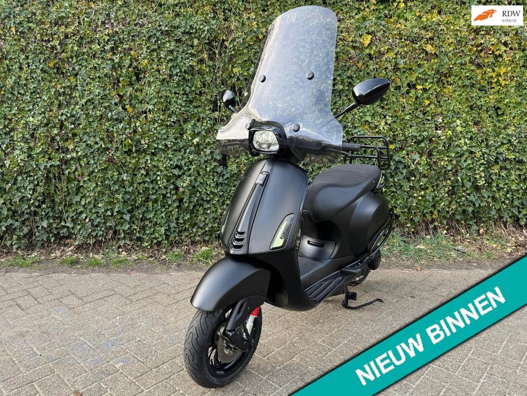 Vespa Sprint 50 E5 BLACK to BLACK TOP STAAT BETAAL met in3, Fietsen en Brommers, Scooters | Vespa, Overige modellen, V
v  v, NL