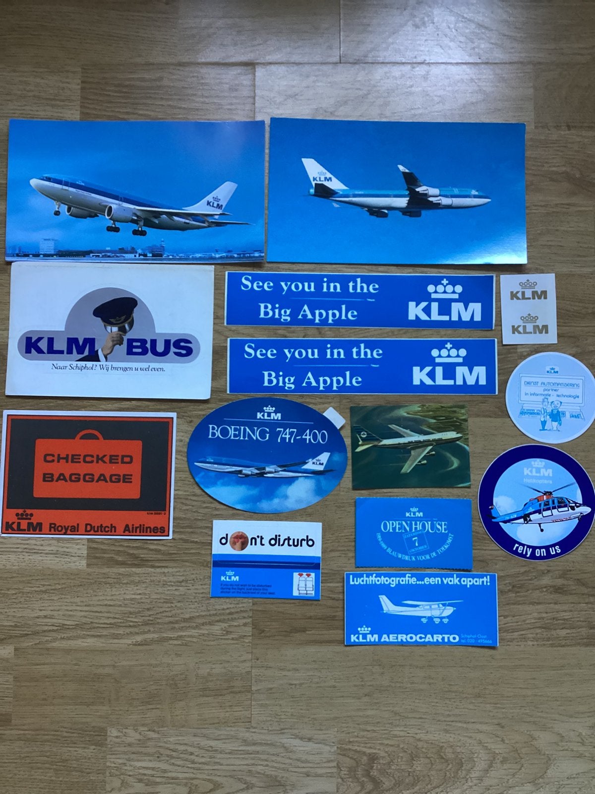 2 kaarten en stickers KLM (in 1 koop), Verzamelen, Verzenden, Zo goed als nieuw, Kaart, Foto of Prent